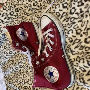 Chuck Taylor Converse Maroon